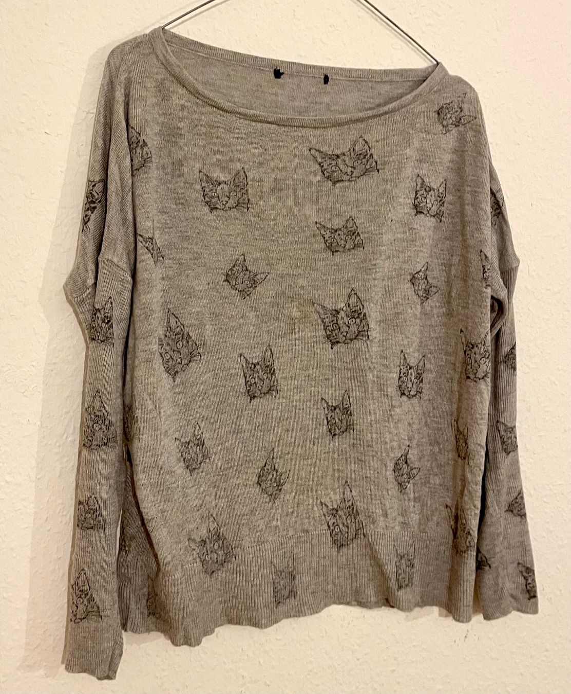 Pullover & Sweatshirts: Pullover Chats – Gebraucht aus Genève von Annilu