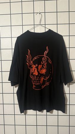 Collusions Studios Flaming skull graphic T-shirt - Size XS
