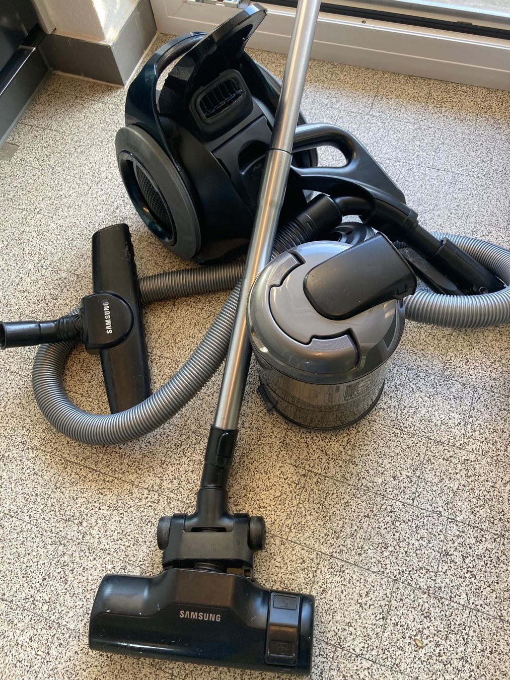 Samsung Aspirateurs & Accessoires: Staubsauger SAMSUNG – D'occasion à Thalwil par Anahi