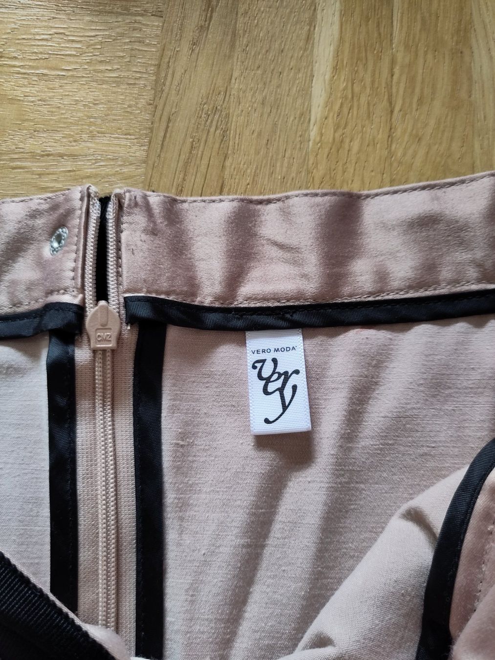 Vero Moda Gonne: Ballon Rock in hellbraun/bronze Gr. 38 – Usato da Niederuzwil venduto da Grenadine1000 2