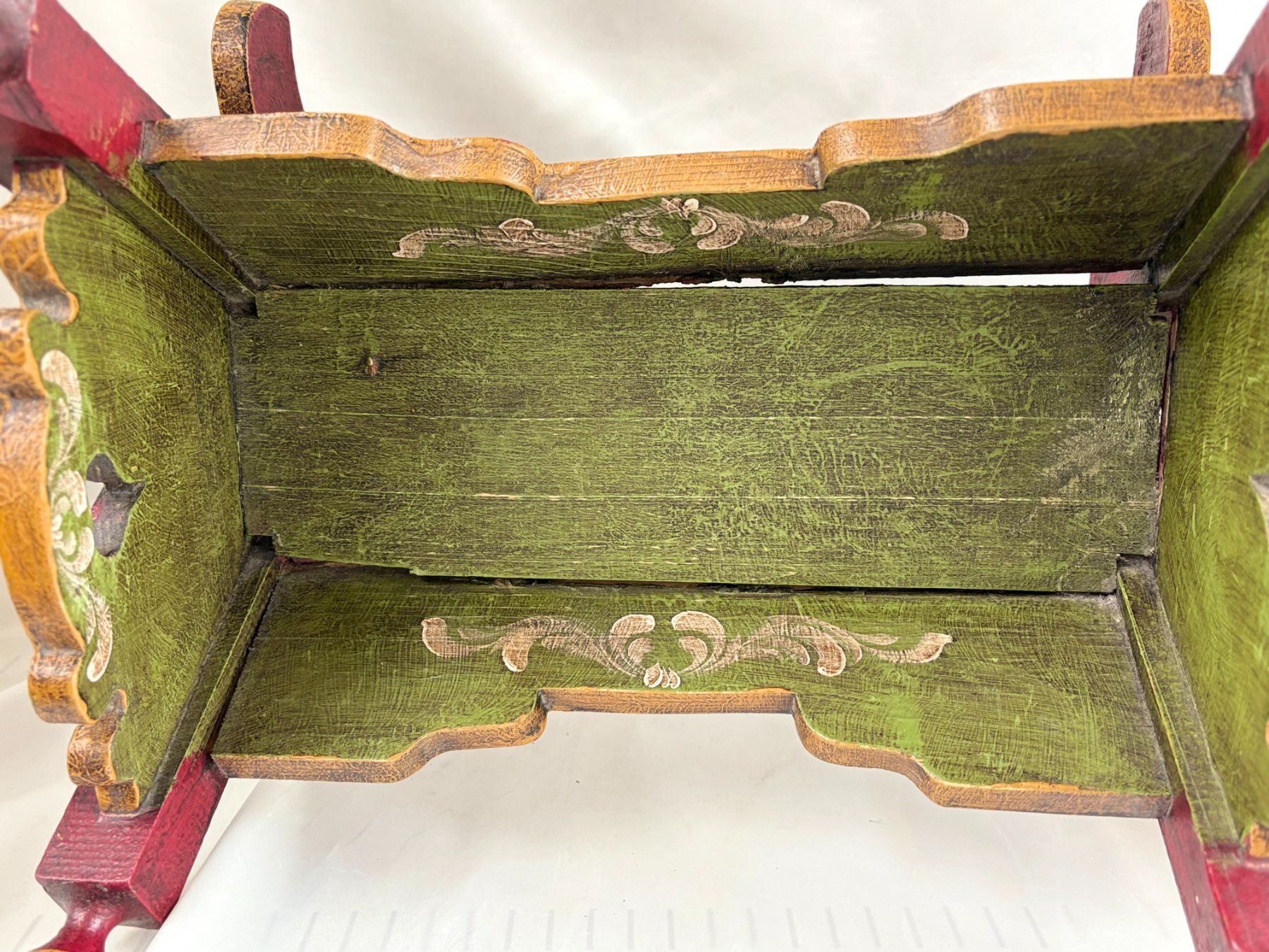 Tutte le decorazioni: Antike Puppenwiege mit Bauernmalerei – Usato da Zürich venduto da Drahtzug 4