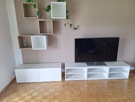 Schicke weisse Wohnwand mit Wandboards, top Zustand!