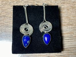 handgefertigte Silberohrringe mit natürlichem Blauer Saphir