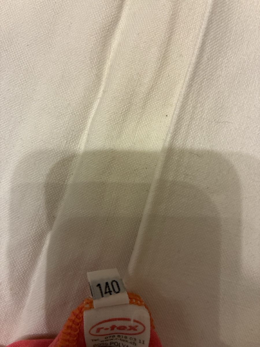 Completi: Turngewand Grösse 140 – Usato da Zürich venduto da leo_mdw7 2