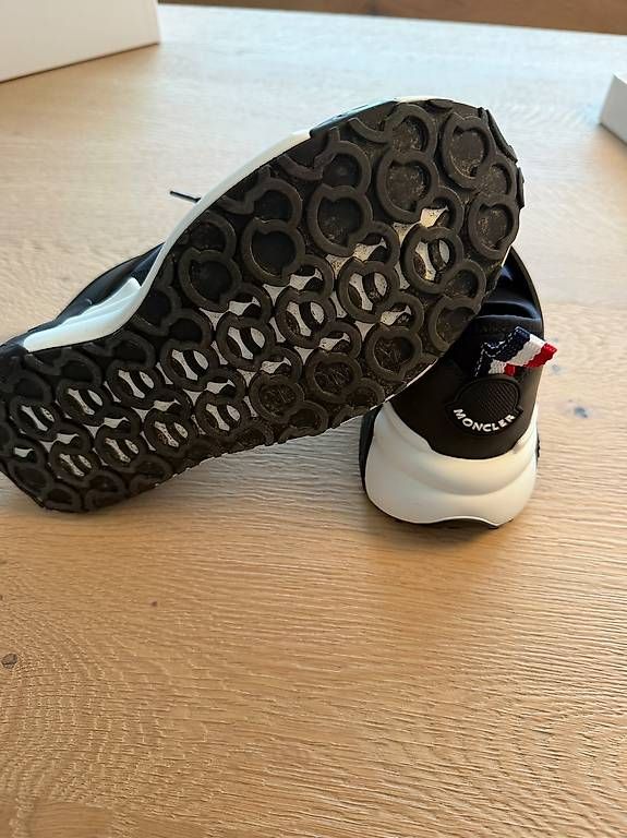 Scarpe da donna: MONCLER SNEAKER GRÖSSE 38 – Nuovo e nell'imballaggio originale da Niederhelfenschwil venduto da Mileko 2