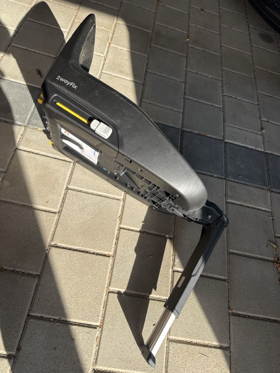 Maxi-Cosi Seggiolini per auto: Pebble Plus Kindersitz und Maxi-Cosi 2wayFix Basis – Usato da Obergerlafingen venduto da gue_gp2l 4