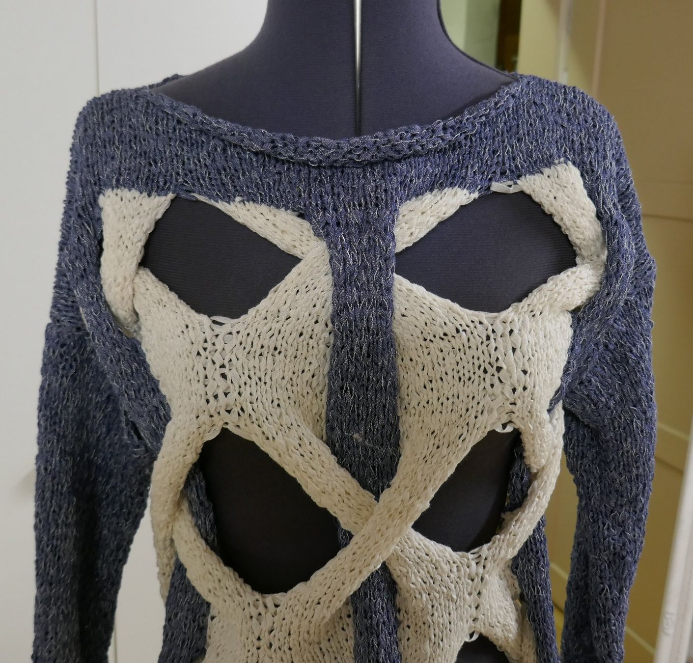 Maglioni & Felpe: Einzigartiger, handgestrickter Pulli - ein Hingucker – Usato da Balgach venduto da Domenica0 2