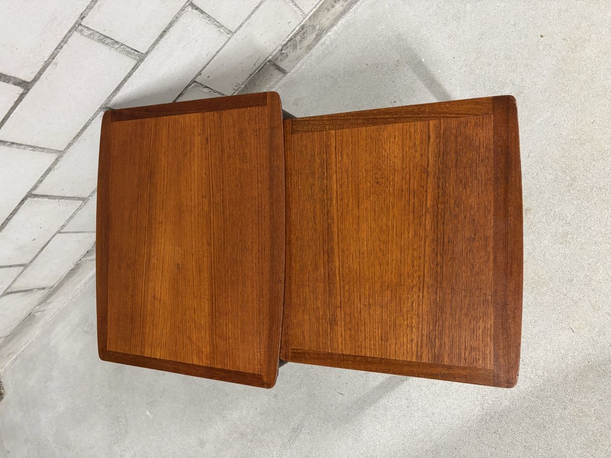 Tische: Mid-Century Modern Nesting Tables - Set of Two, Teak – Gebraucht aus Attiswil von Retrodane 2
