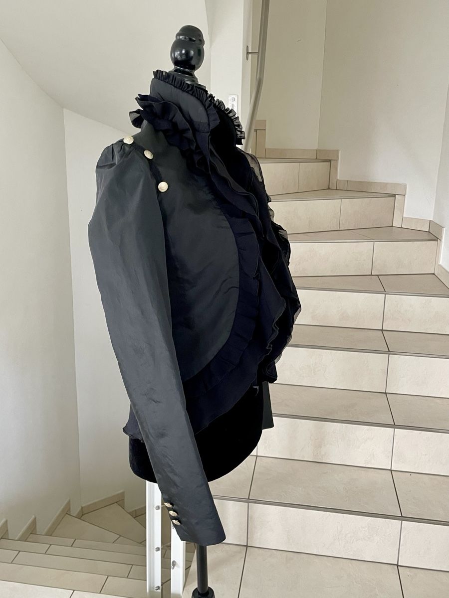 Giacche: Black Ruffle Jacket - Stylish & Lightweight – Usato da Richterswil venduto da Prangins9 3