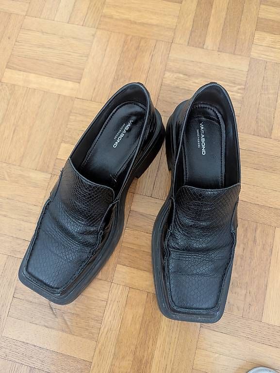 Scarpe da donna: Schwarze Vagabond Eyre Loafer Square Toe – Usato da Zürich venduto da lin_6dtc 1