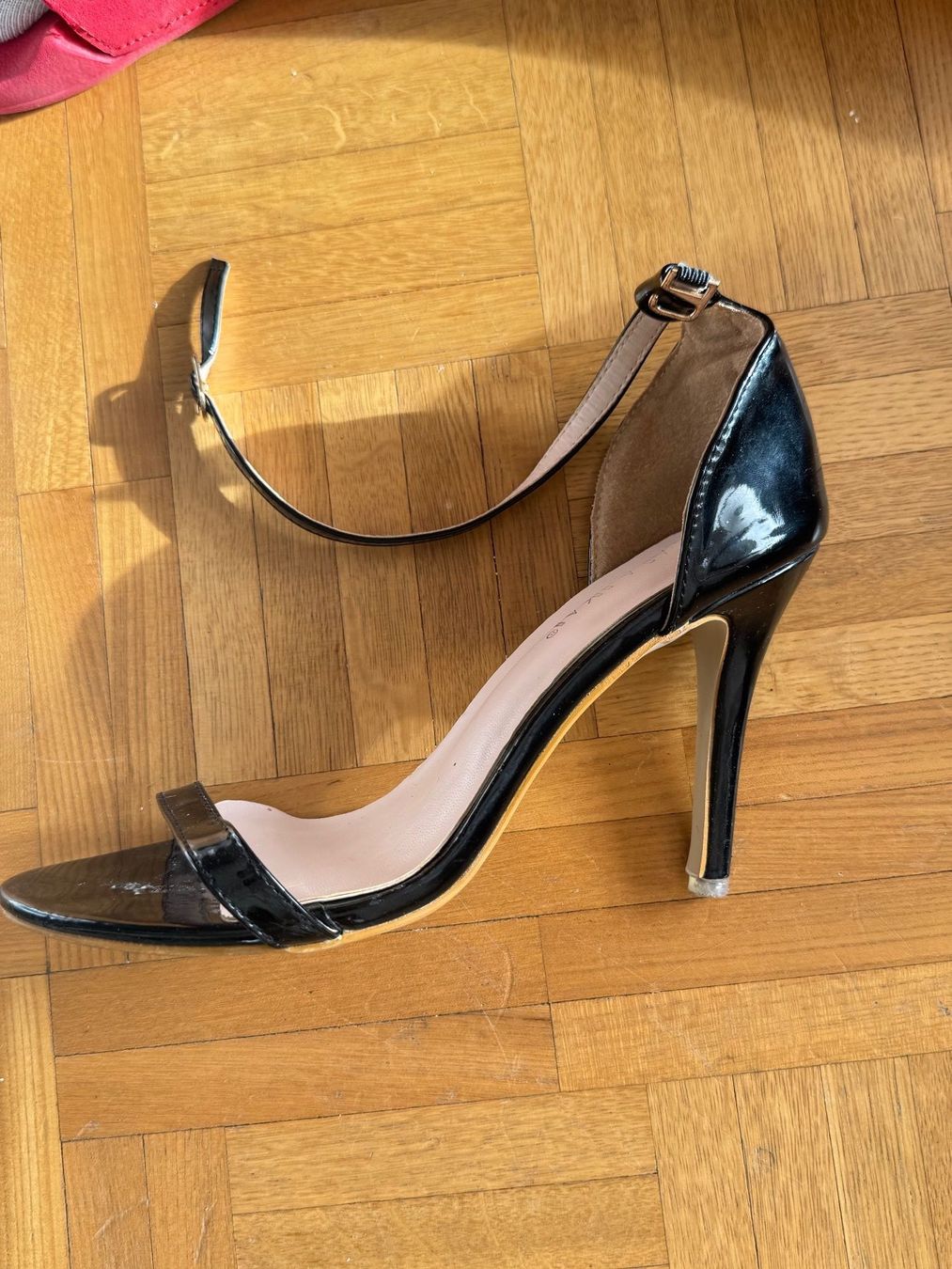 Damenschuhe: Escarpins noirs glossy – Defekt aus Montreux von iza_peche8 3