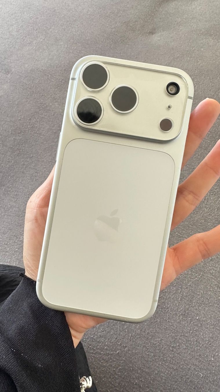 Apple Telefoni cellulari / Smartphones: Iphone 17 Pro 256gb Silver – Nuovo (secondo la descrizione) da Biel/Bienne venduto da Trend90 8