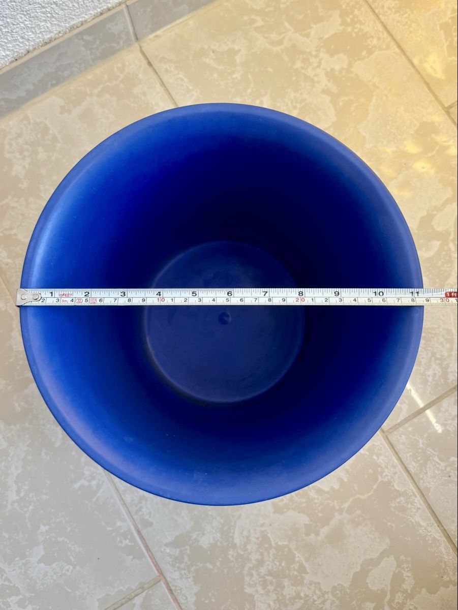 Blumentöpfe: Big Blue Flower Pot – Gebraucht aus Bülach von dan_7scp 1