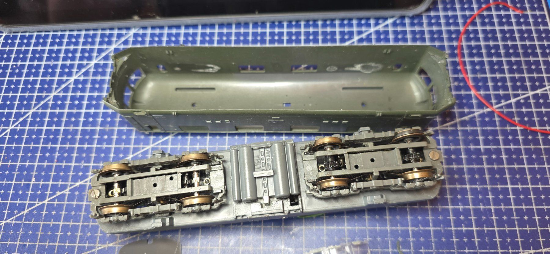Lima Modellini di ferrovie: Lima Re4/4 H0/DC analog Ersazteile – Usato da Hochfelden venduto da Danizh0 3