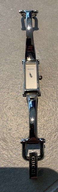 Gucci Orologi: Montre- bracelet Gucci en acier – Usato da St-Aubin-Sauges venduto da Juliezan 1