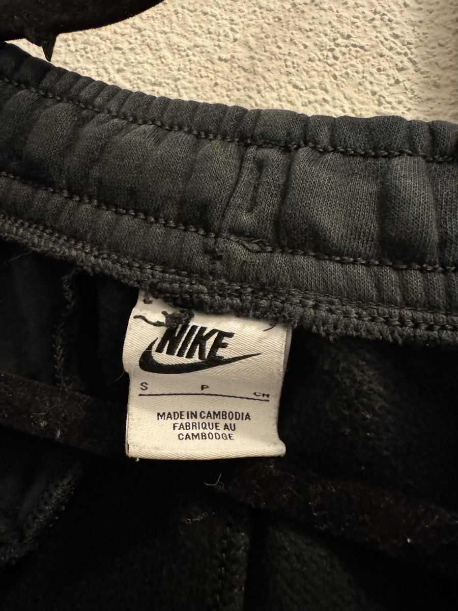 Nike Pantalons: Nike Jogginghose Grösse S  – D'occasion à Ebikon par Samira._. 2