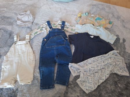 Lot vêtements T 74 ( 6 - 9 mois )
