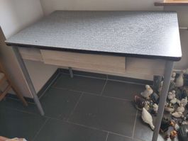 Retro Tisch mit Schublade, grau gemustert