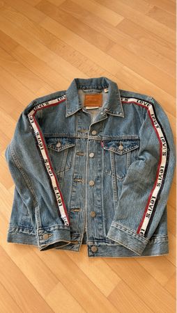 Coole Levi's Jeans Jacke mit Logo-Streifen, Grösse S/M