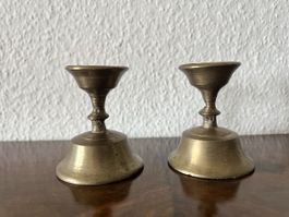 Zwei Kerzenhalter aus Messing 