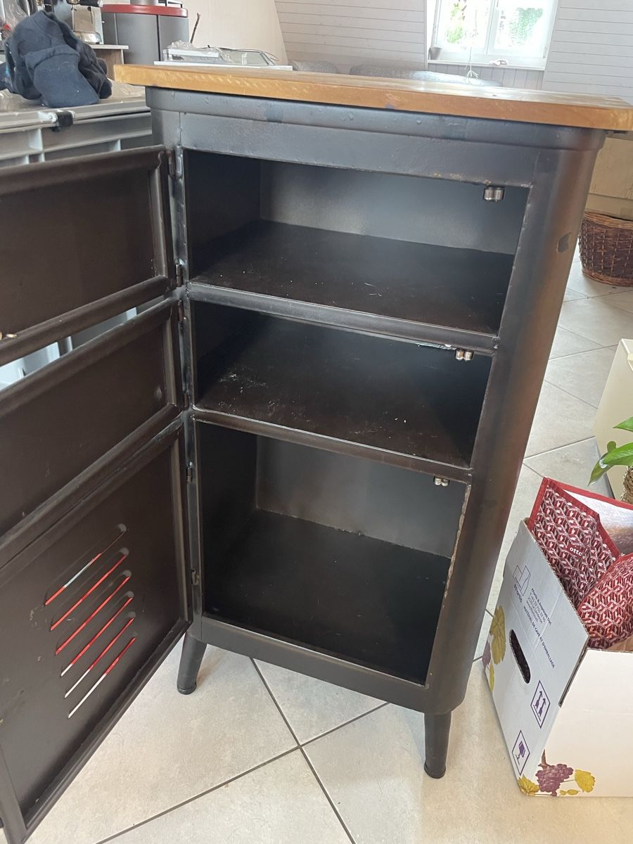 Schränke: Schrank Metall – Gebraucht aus Benken ZH von tschiddl98 2