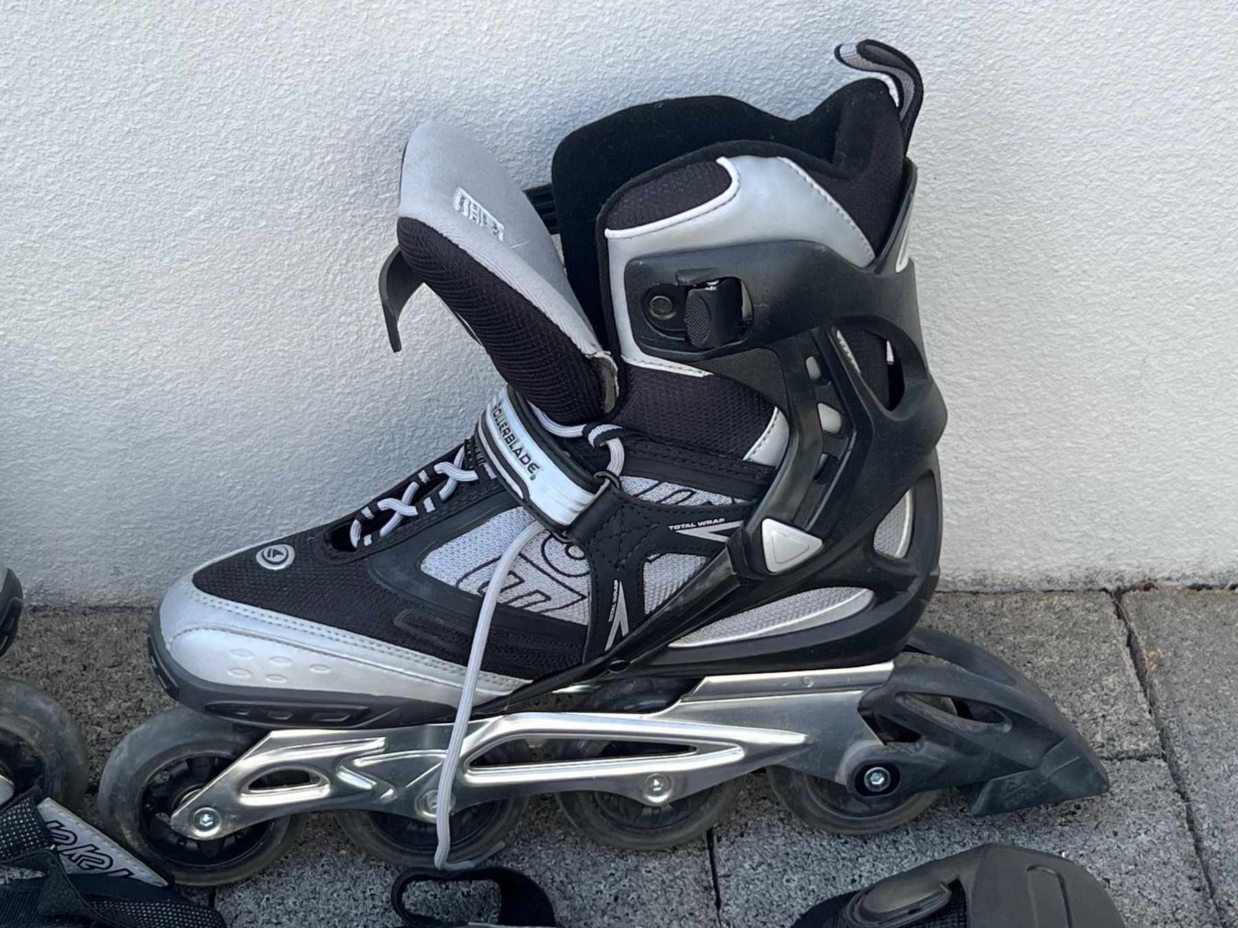 K2 Patins à roul. & inline: Rollerblades mit Protektoren, wenig gebraucht – D'occasion à Bottmingen par dan_dv62 1