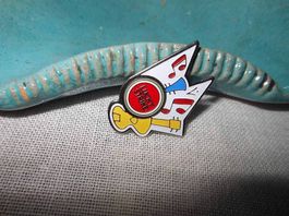 Lucky Strike Pin neu