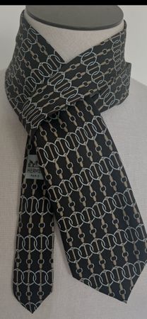 Foulard Hermès avec motif mors en soie noir neuf