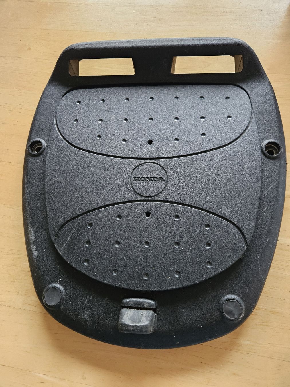 Honda Topcase: Honda Topcase Platte / Trägerplatte Universal Schwarz – Usato da Niedergösgen venduto da Sabina6355