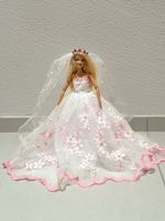 Barbie mit Kleid