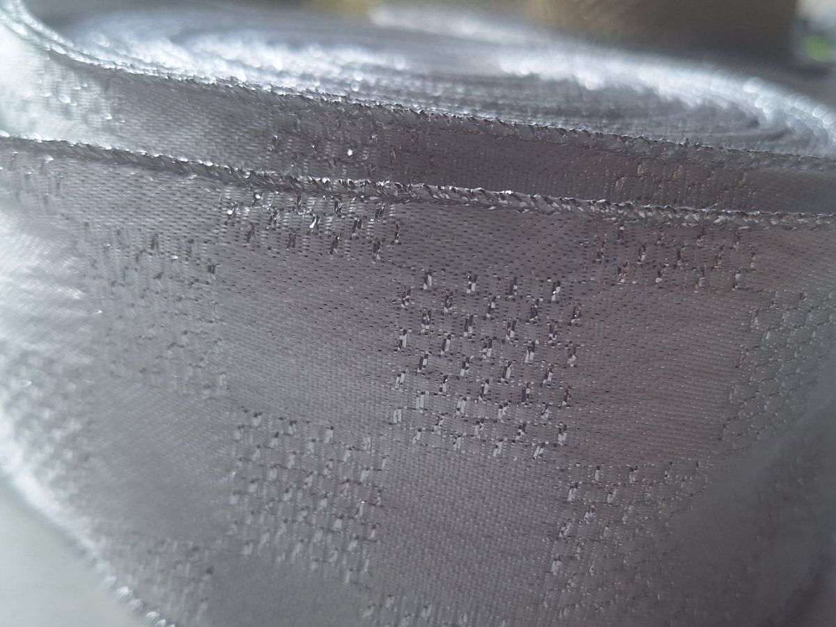 Dekobänder: 3 ROLLEN GESCHENKBAND IN SILBER/ GOLDFARBEN – Gebraucht aus Huttwil von Kunterbuntli 2