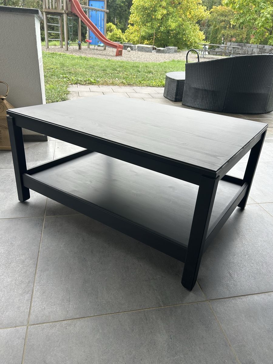 Ikea Tables: Couchtisch schwarz, mit Tablar – D'occasion à Schönenbaumgarten par dawyndergraue