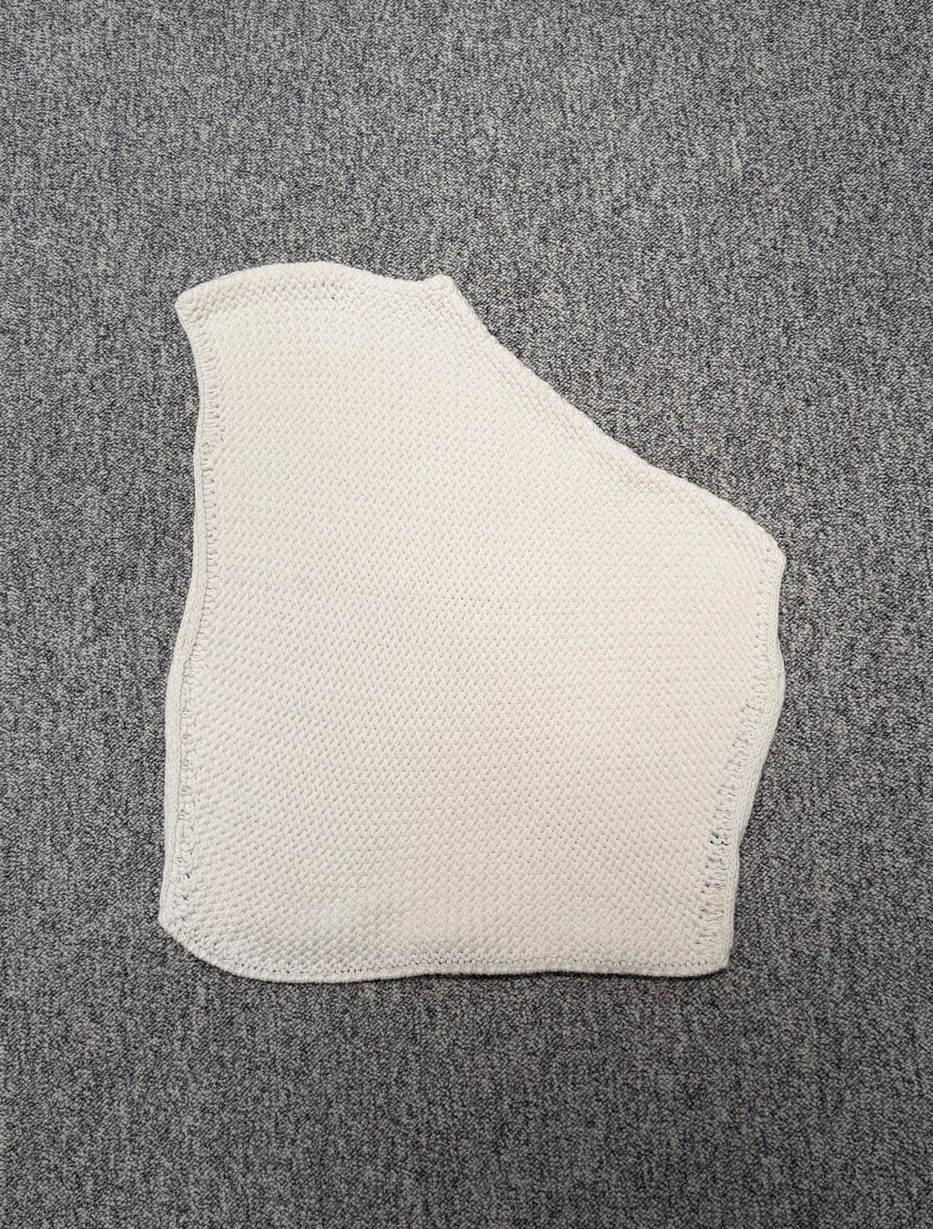 Maglioni & Felpe: Très original pull blanc asymétrique dame 40 – Nuovo (secondo la descrizione) da Genève venduto da flocon06 5
