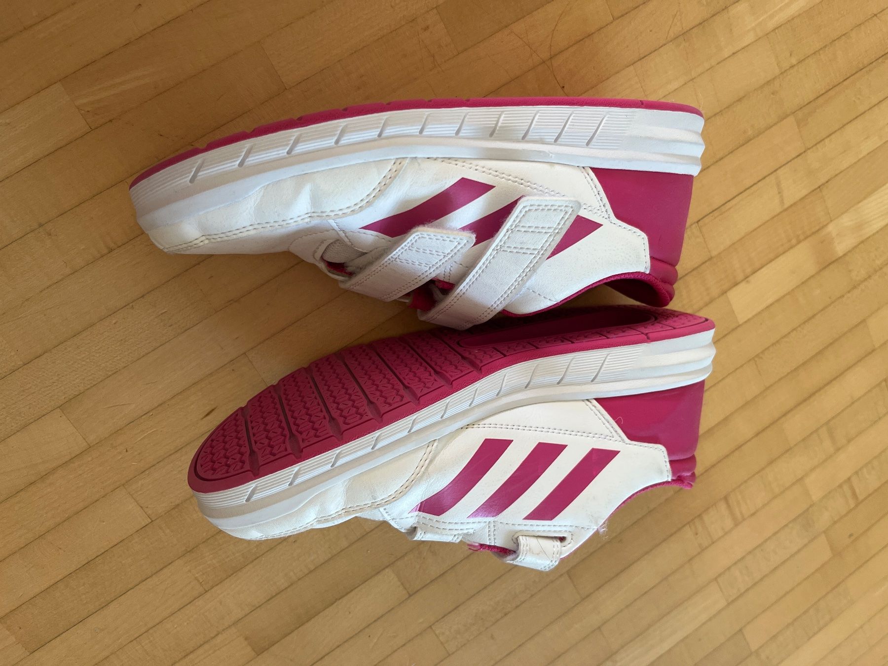 Adidas Schuhe für Mädchen: Adidas Turnschuhe non-marking Klett 36 – Gebraucht aus Horgen von Hoppelhase11 1