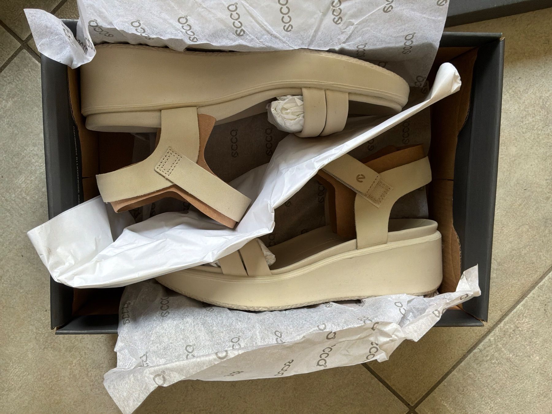 Ecco Damenschuhe: ECCO Sandal in Beige 37 – Neu und originalverpackt aus Glattfelden von Danshari 4