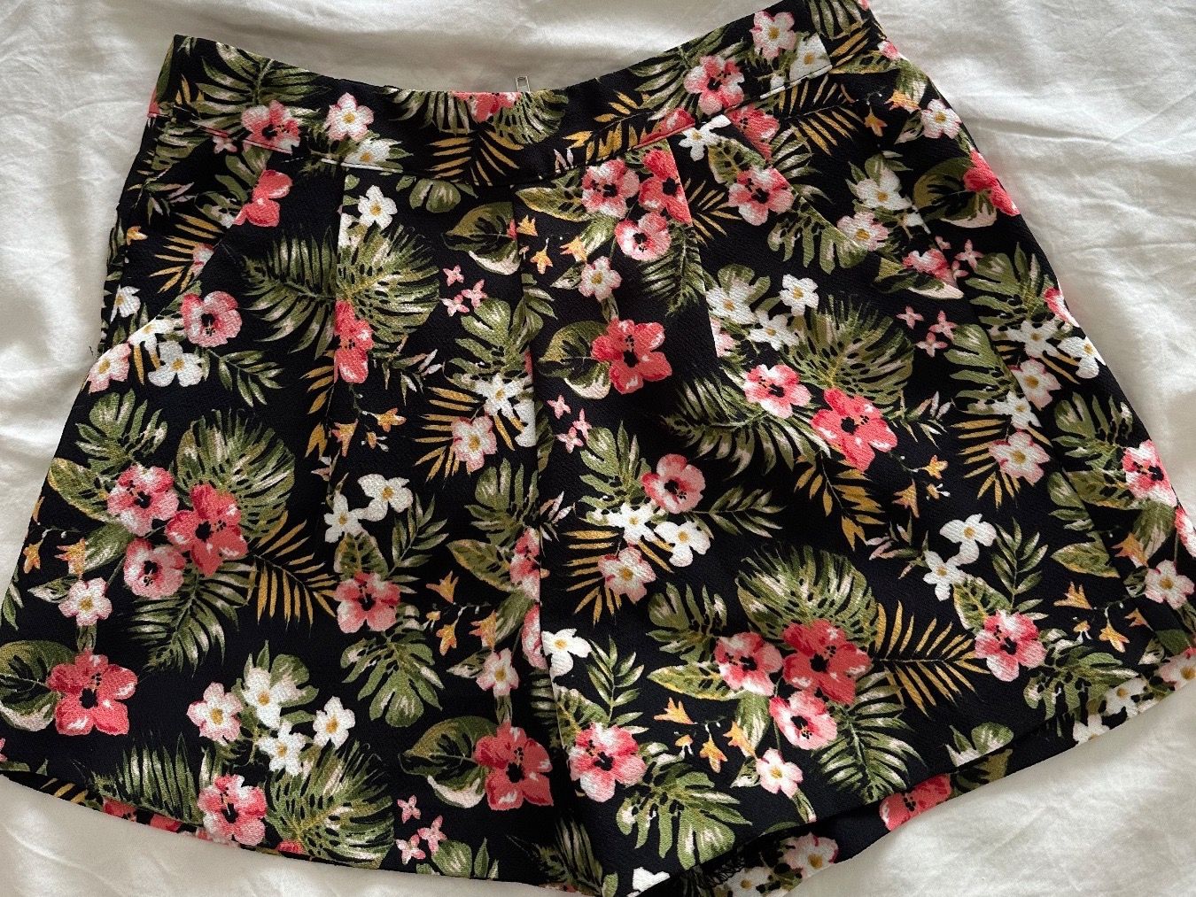 Pantaloni: Shorts mit Blumenmuster – Nuovo (secondo la descrizione) da Lustmühle venduto da sar_7xmy
