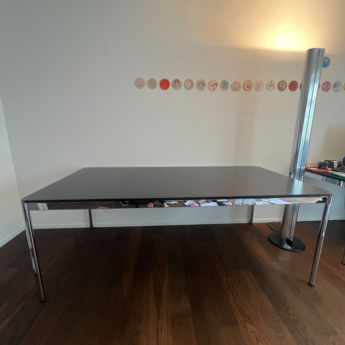 USM Schreibtische: USM Schreibtisch 100x200cm Eiche schwarz – Gebraucht aus Bern von Arteed 1