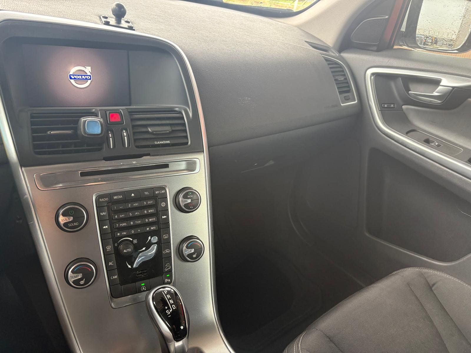 Volvo Automobili: Volvo XC60 D4 AWD – Usato da Giubiasco venduto da AUTOTECNICA 9