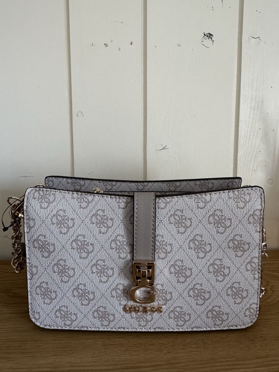 Guess Taschen für Damen: Handtasche von Guess – Neu (gemäss Beschreibung) aus Zofingen von Steffinha01