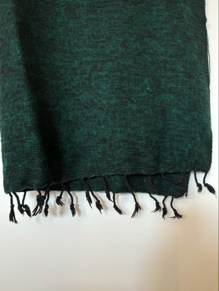 Foulard & Sciarpe: Warm Wool Blend Scarf Green Fringe – Usato da Genève venduto da gai_w7bf 2