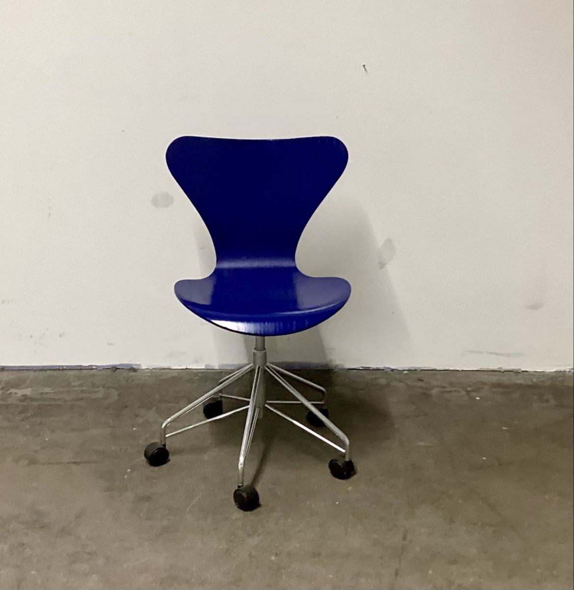 Fritz Hansen Stühle: Originaler Bürostuhl Arne Jacobsen – Gebraucht aus Burgdorf von swintila 5