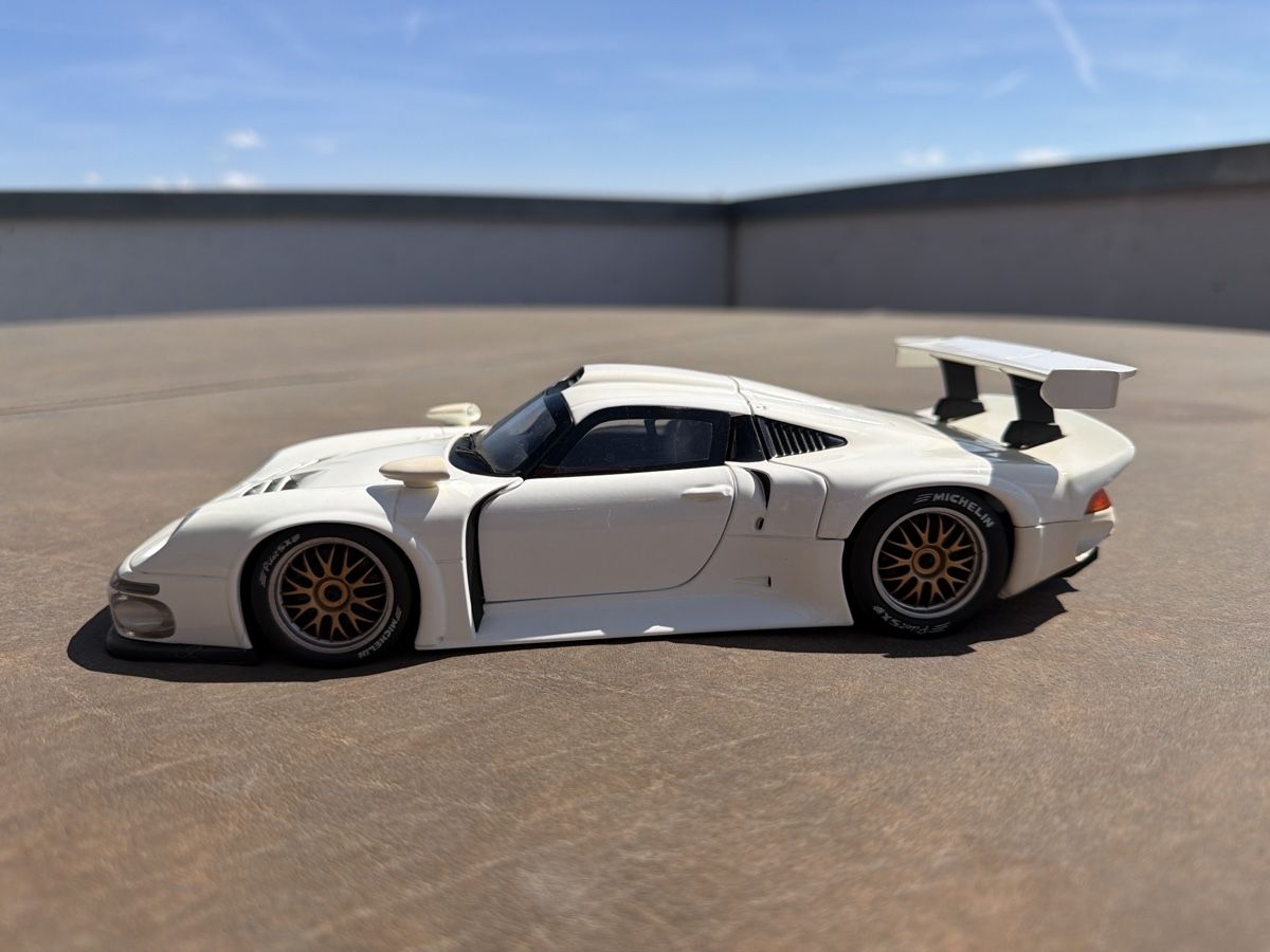 UT Models Modellini d'auto: Porsche 911 GT1 - 1/18 - UT Models – Usato da Wolfwil venduto da Rolex1 1