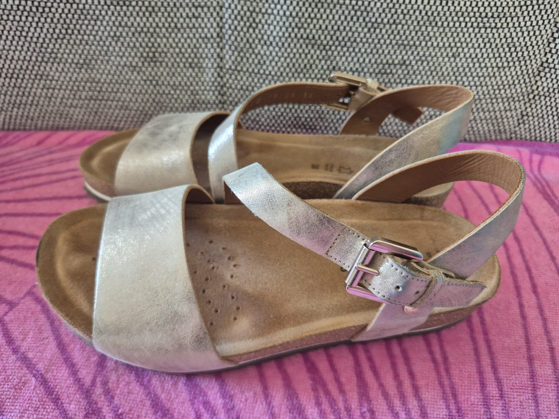 Geox Damenschuhe: GEOX Sandalen Grösse 36 Leder Silber – Gebraucht aus Zollikofen von wir_verkaufen
