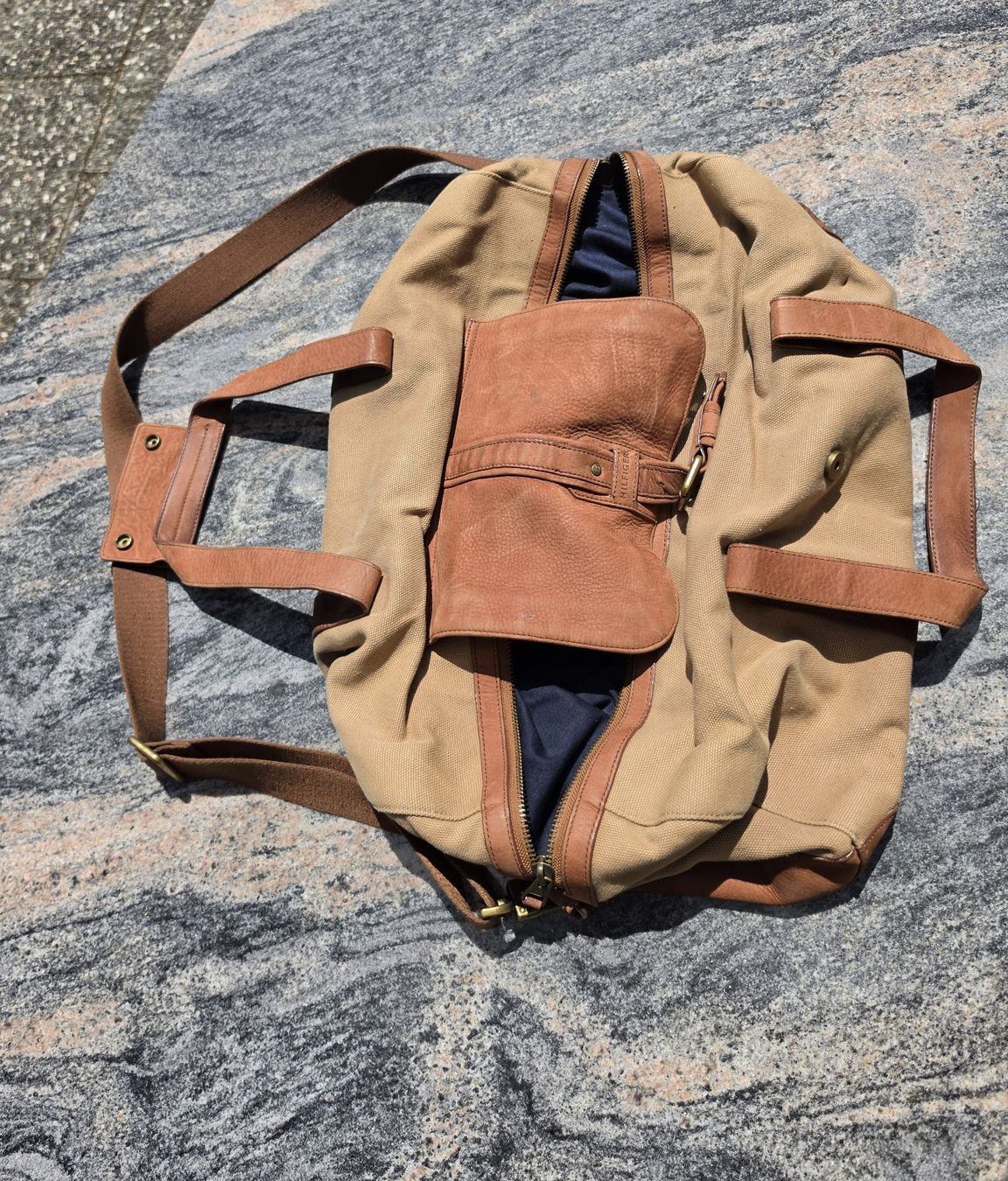 Taschen: Weekender Hilfiger – Gebraucht aus Uster von chr_f9y7