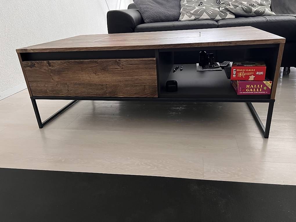 Tavoli: Couch-Wohnzimmer Tisch aus Holz – Usato da Pfungen venduto da Pumii1 4