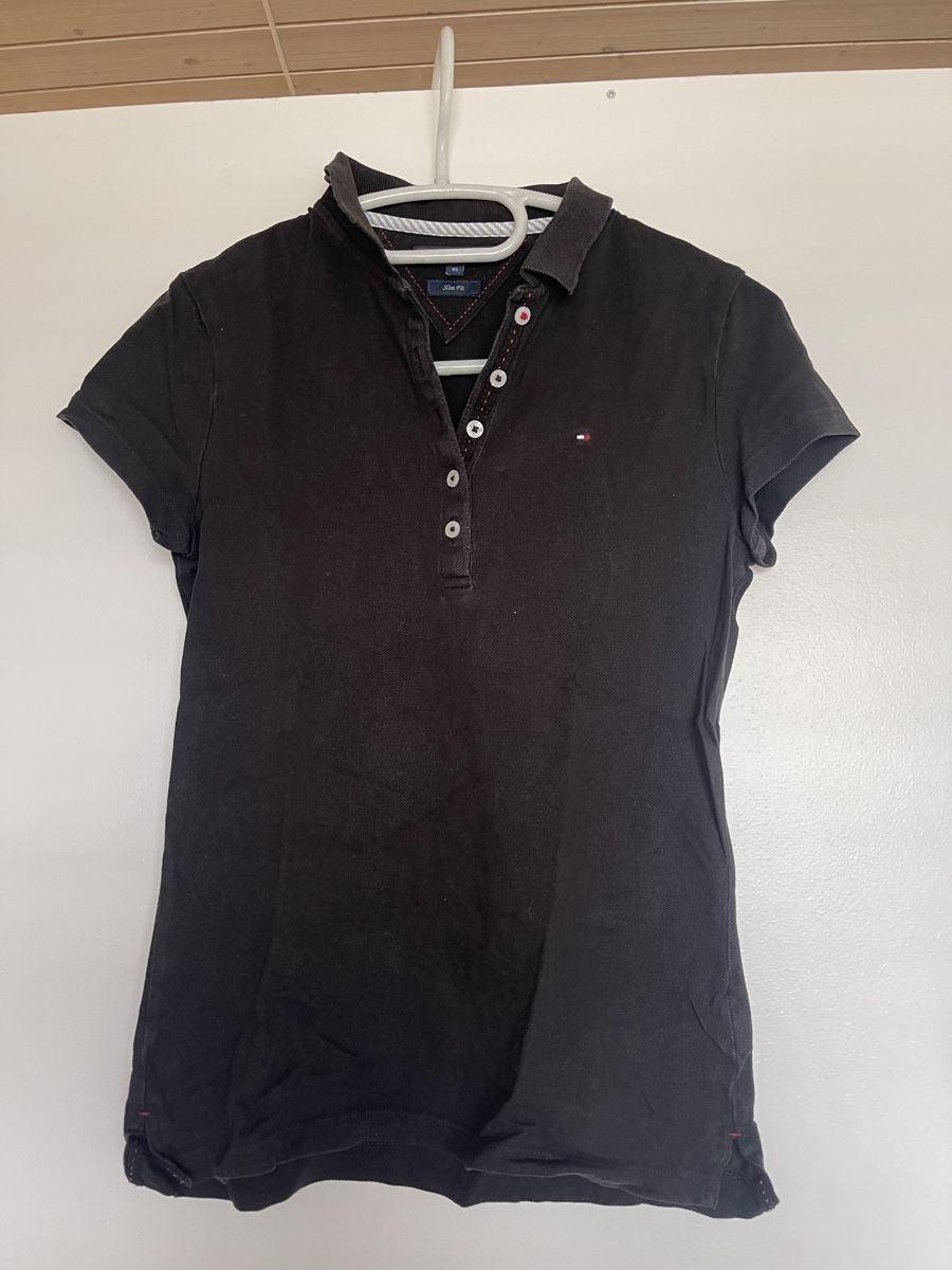 Tommy Hilfiger T-Shirts: schwarze t shirts – Gebraucht aus Kriens von sru_f2fz