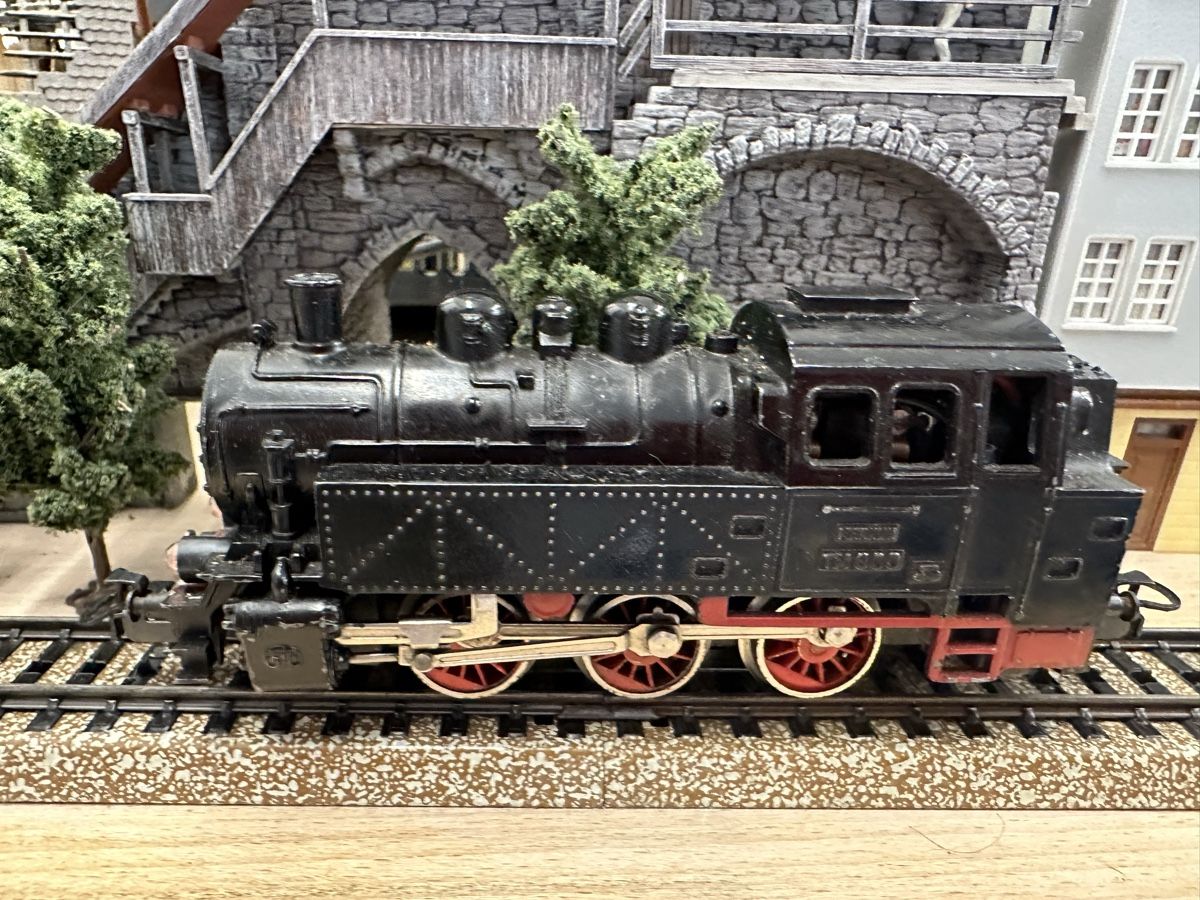 Märklin Modellini di ferrovie: Märklin TM 800 DB BR 80 – Usato da Lupsingen venduto da New-Haven 1