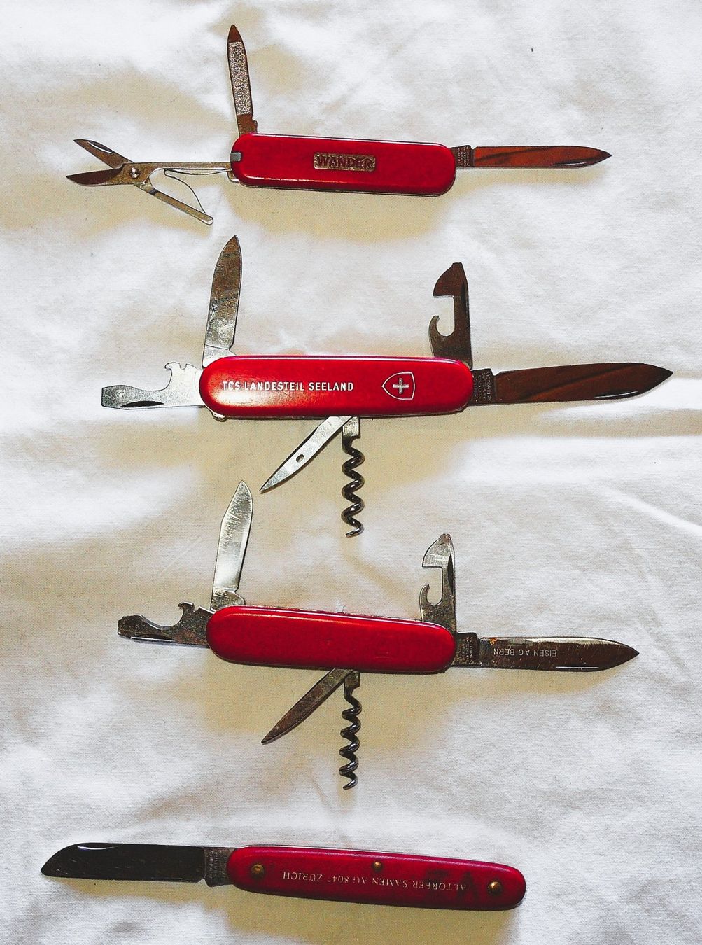 Victorinox Coltelli tascabile: 4 Viktor Inox Taschenmesser – Usato da Niederried b. Kallnach venduto da hanatim
