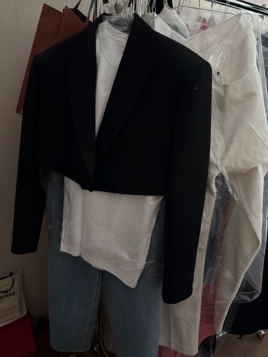 Valentino Giacche: Valentino cropped blazer  – Nuovo (secondo la descrizione) da Genève venduto da val_rp9x 3