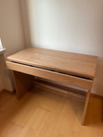 Schreibtisch aus Holz
